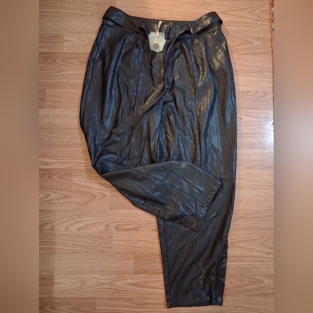 NWT RYEGRASS Faux Leather Trouser Belted Pants. Womens.  Size 12.  Black